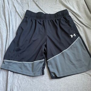 Men’s Large Under Armour Basketball Shorts!